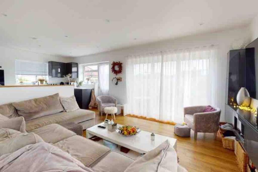 Вилла Love Lancing By The Sea With Optional Large Hot Tub Sleeps Up To 8 & Free Parking Экстерьер фото