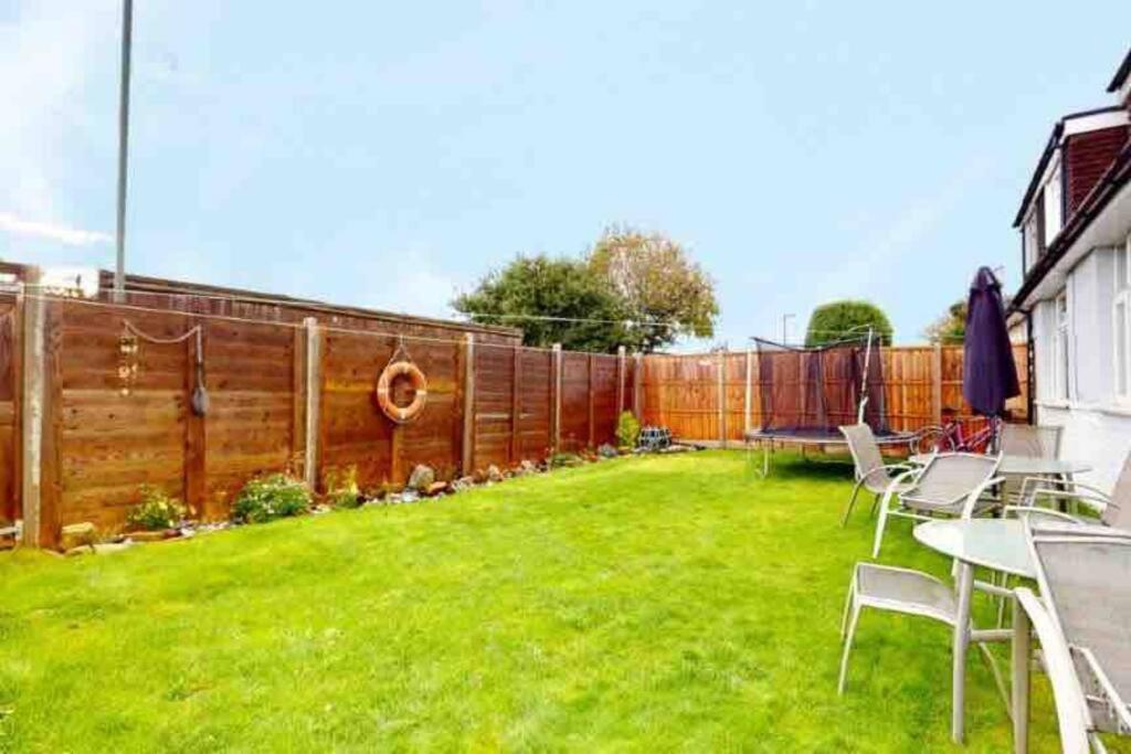 Вилла Love Lancing By The Sea With Optional Large Hot Tub Sleeps Up To 8 & Free Parking Экстерьер фото