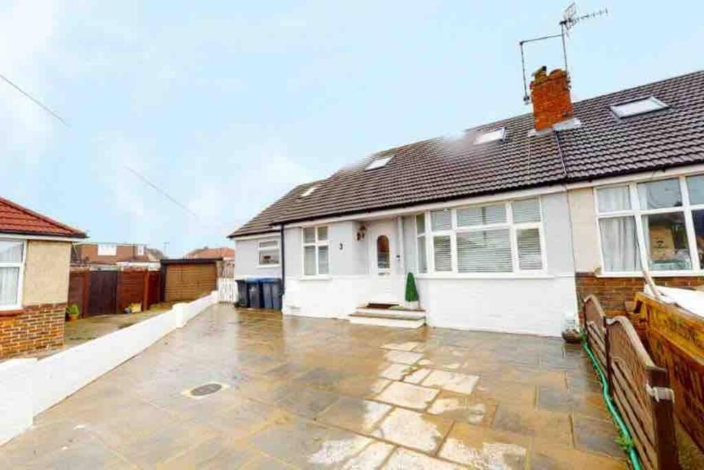 Вилла Love Lancing By The Sea With Optional Large Hot Tub Sleeps Up To 8 & Free Parking Экстерьер фото